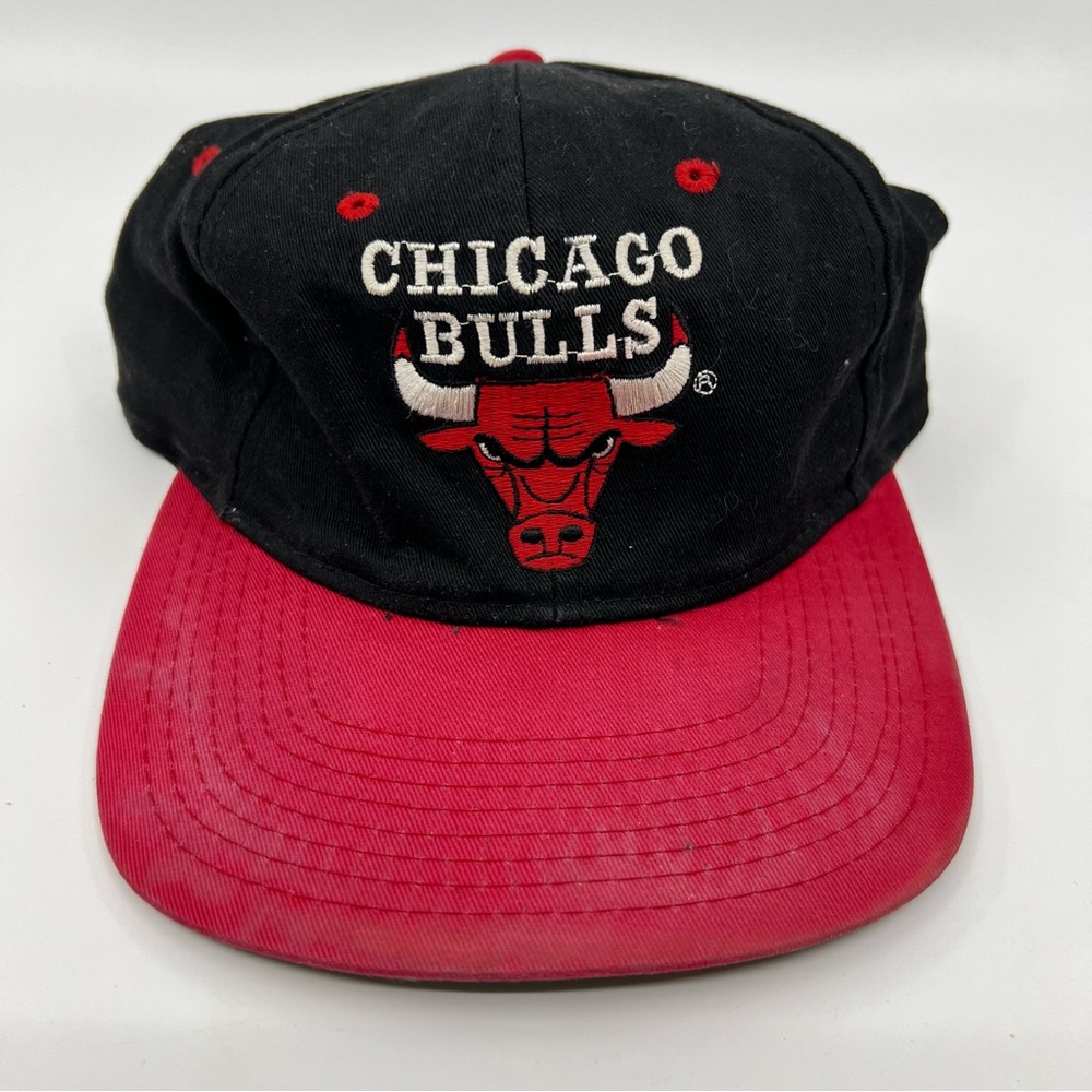 Vintage Chicago Bulls Snapback Hat Competitor Official NBA Logo